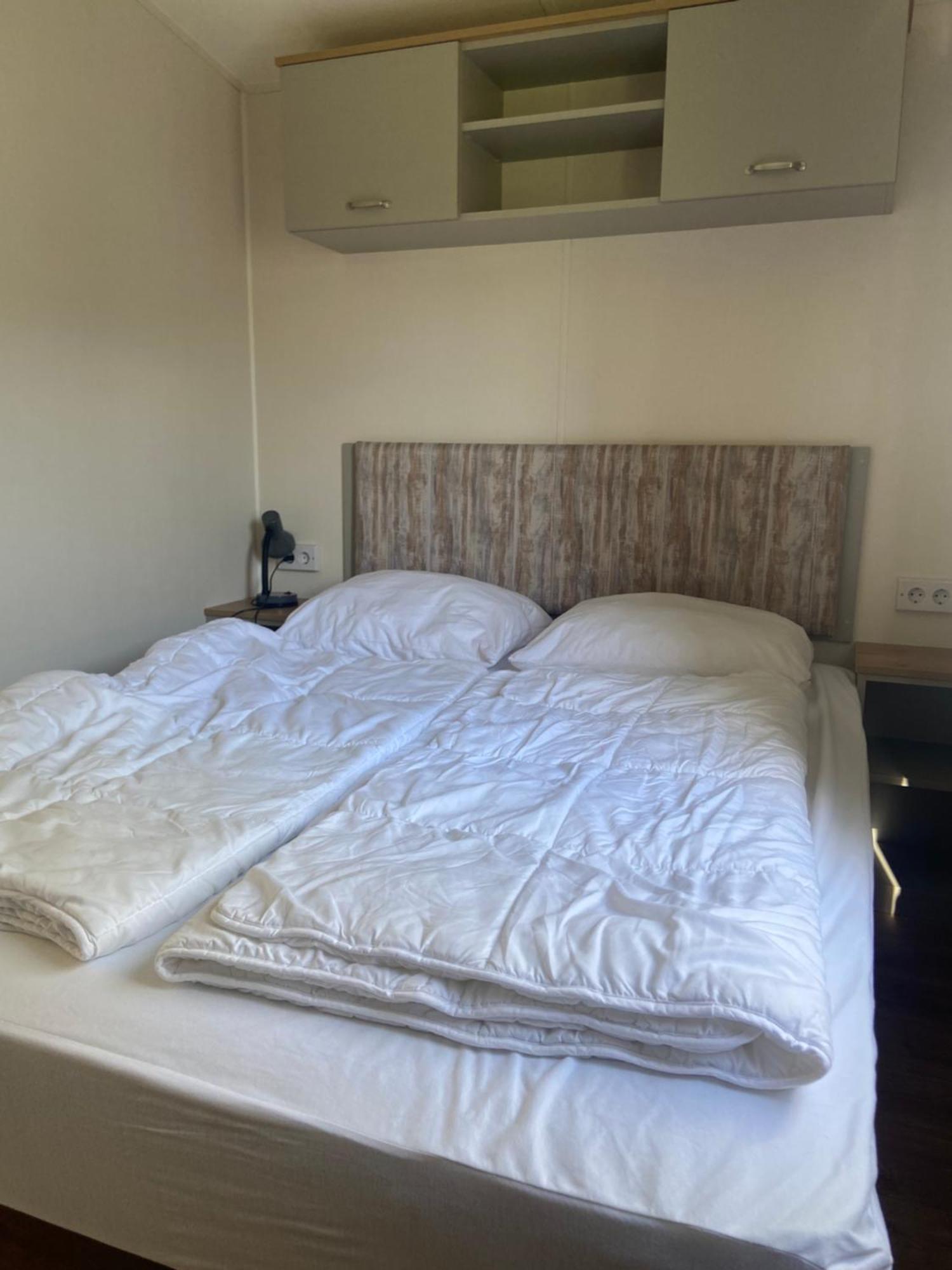 Camping De Duinhoeve Chalet Vogel Not For Companies Nieuw-Haamstede Eksteriør billede