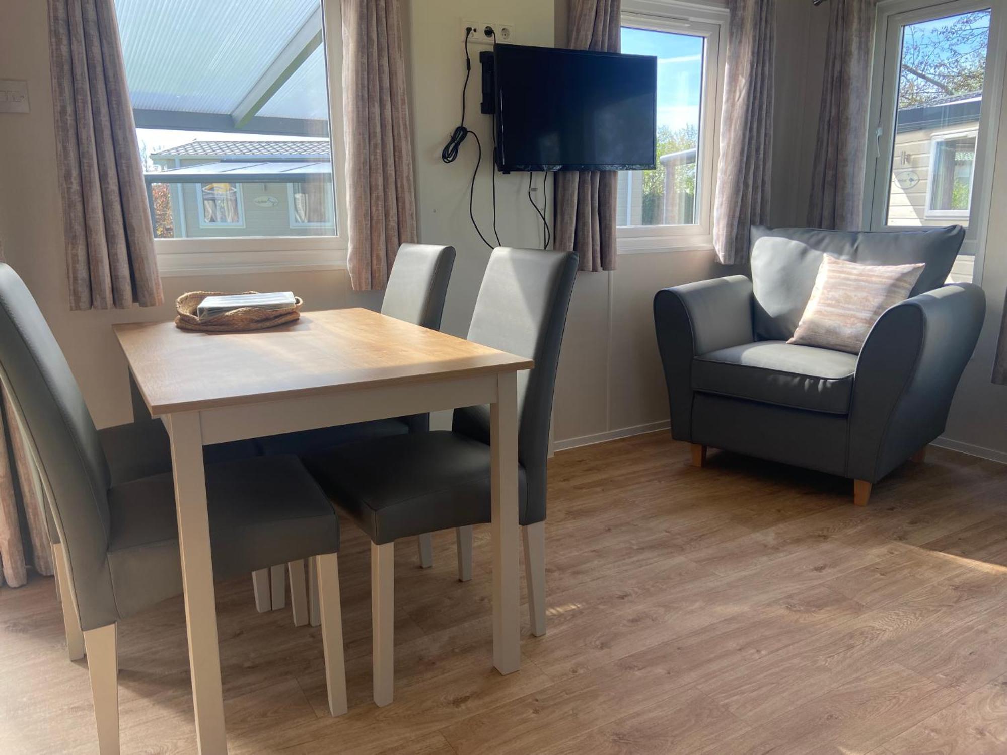 Camping De Duinhoeve Chalet Vogel Not For Companies Nieuw-Haamstede Eksteriør billede