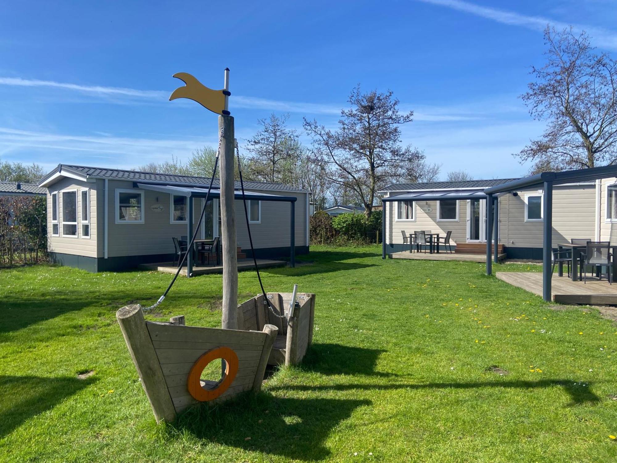 Camping De Duinhoeve Chalet Vogel Not For Companies Nieuw-Haamstede Eksteriør billede